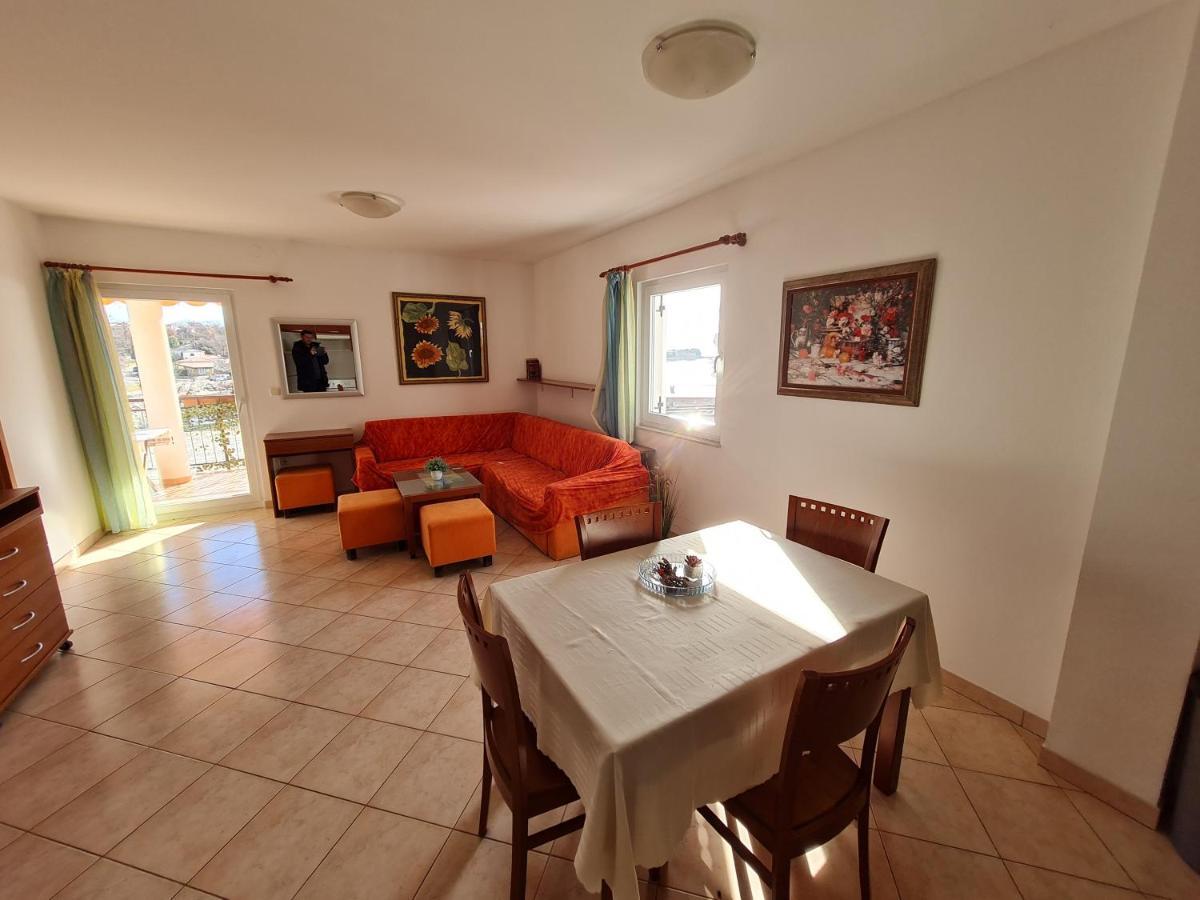 Spert Apartment *